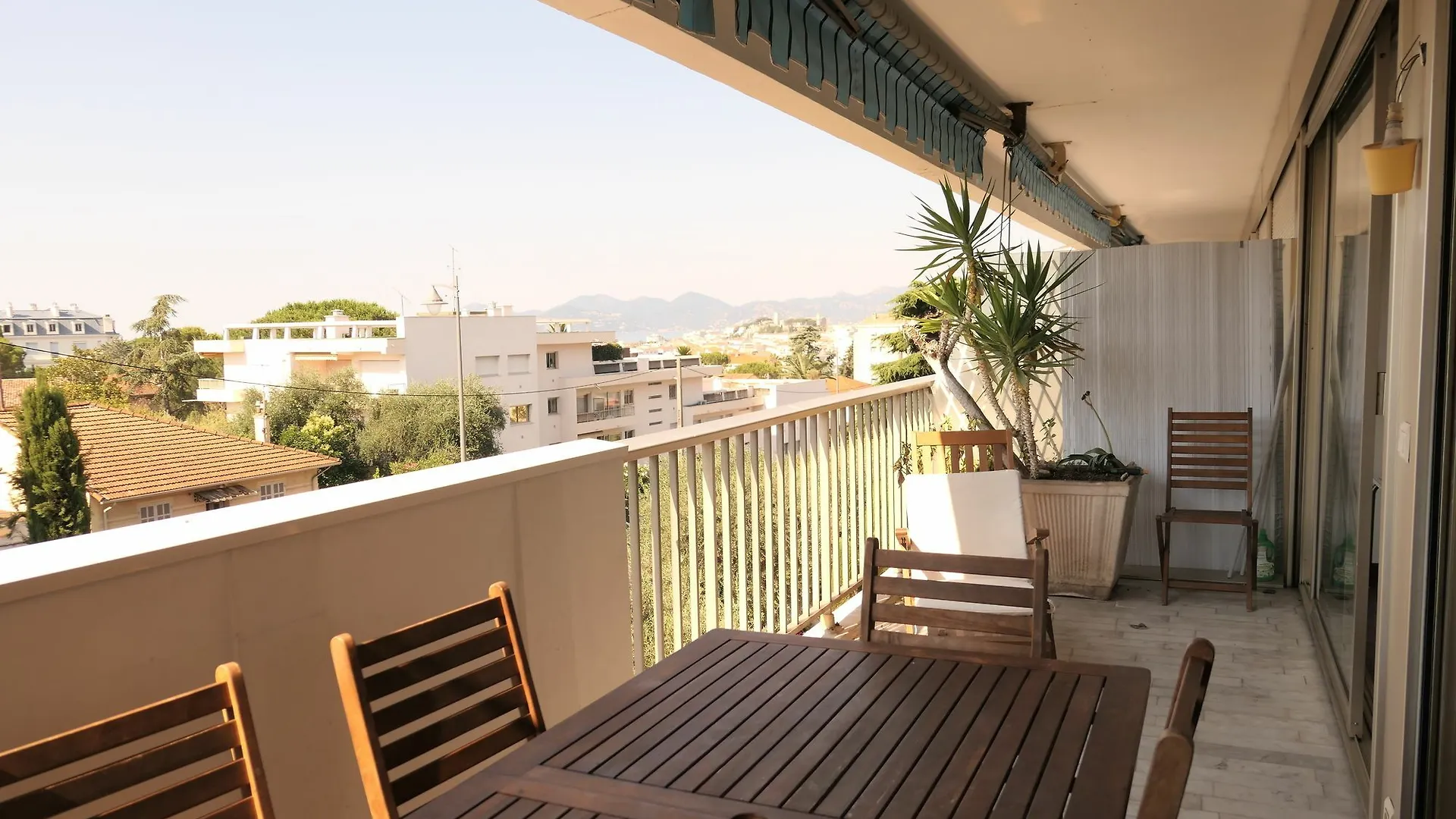 Vera Cannes 0*,  France
